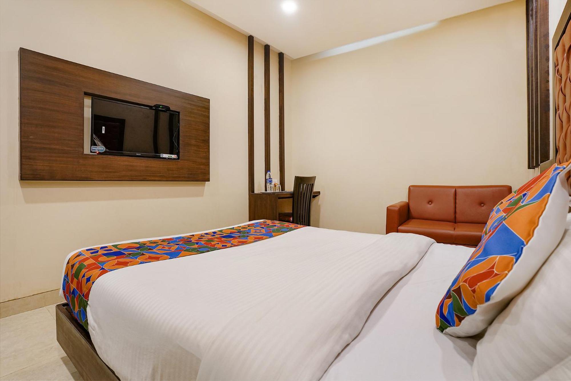 FabHotel LBSR Kurla West Mumbai Exterior foto