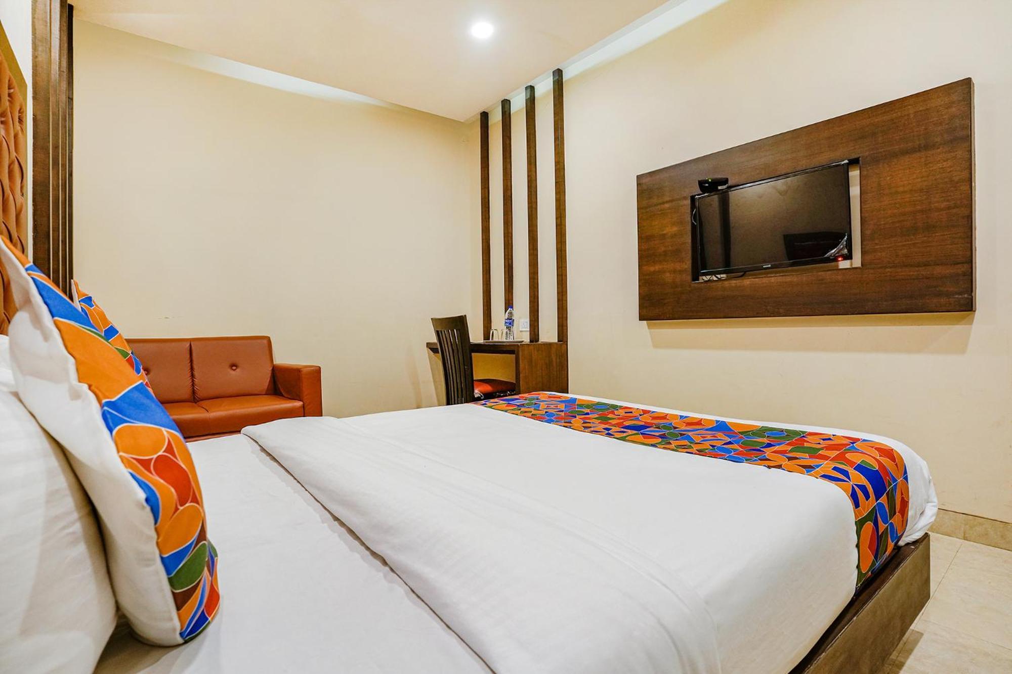 FabHotel LBSR Kurla West Mumbai Exterior foto
